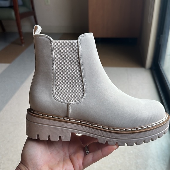 Nude Chelsea Lug sole Ankle boot - Picture 3 of 9